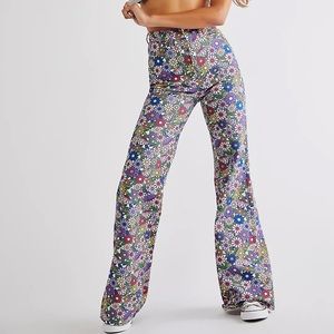 NWT Wrangler Floral WANDERER jeans